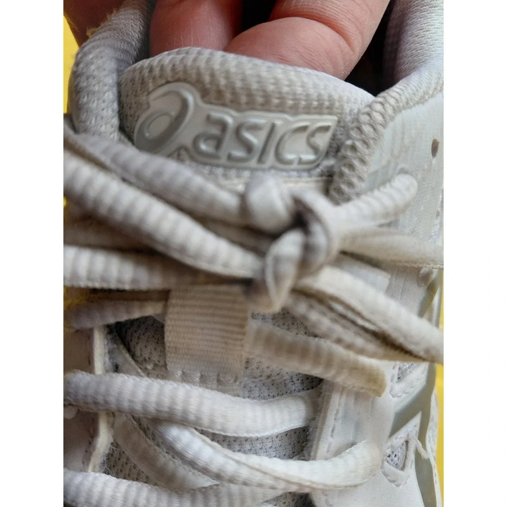 Asics Upcourt 5 Womens Volleyball‎ Shoes White Silver 1072A107 Size 7 Gum Sole